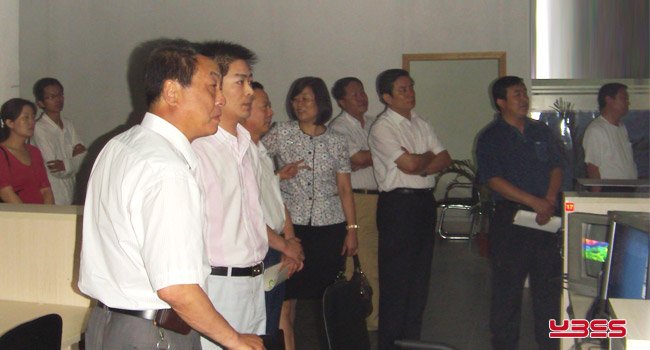 2008年，山东省发改委领导参观艺博盛视